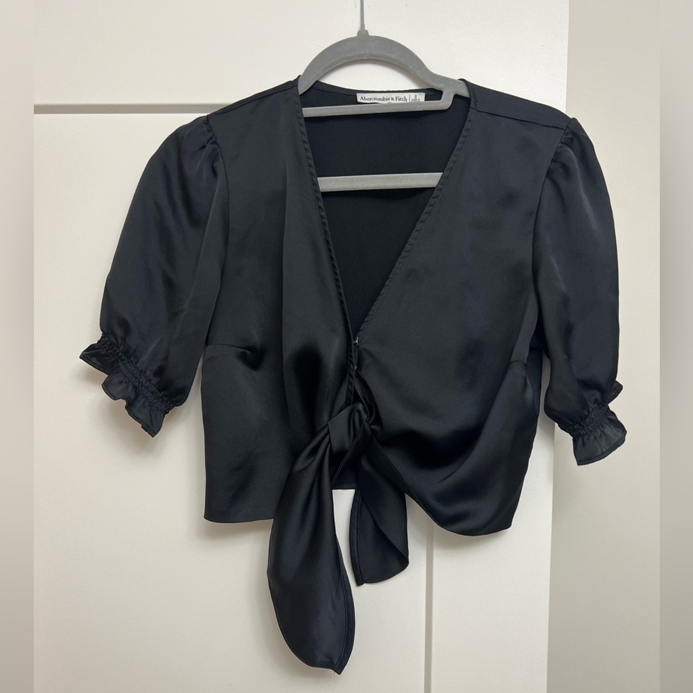 Abercrombie V-Neck Front Tie Top (Black)